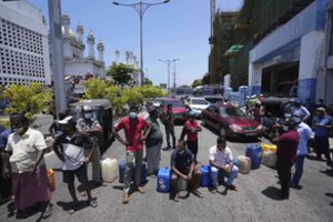 Šri Lankoje kasdien 10 valandų stabdomas elektros tiekimas, ligoninės atšaukia operacijas