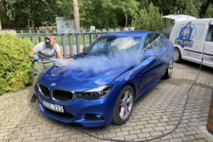 Atsibodus tradiciniams automobilio plovimo būdams, kaunietis įvedė naujovę – paslaugos populiarumas jau stebina