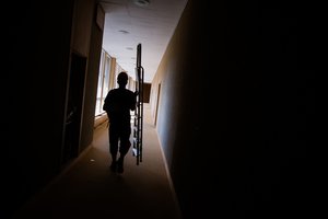 Darbo inspekcija įvardijo, kokias baudas išrašo už nelegalų darbą