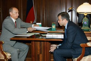 Mįslingas R. Abramovičiaus pasirodymas: V. Putino žaisliuku pavadintas oligarchas derybose turi ypatingą misiją