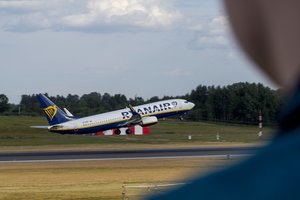 Vasarą skrydžių bilietai dar brangs – kainos gali būti aukštesnės nei prieš pandemiją