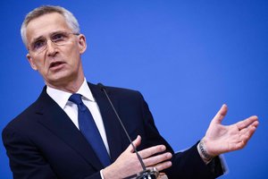 J. Stoltenbergas: karas Ukrainoje skatina NATO nares didinti išlaidas gynybai