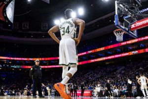 Svarbiausiu momentu tritaškį pataikęs G. Antetokounmpo tapo rezultatyviausiu visų laikų „Bucks“ žaidėju
