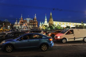 Rinka smuko mažiausiai perpus: Rusijos automobilių pardavėjai įvertino kovo mėnesio pardavimus