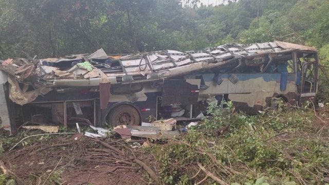Tragiška nelaimė Brazilijoje: autobusui atsitrenkus į uolą žuvo 11 žmonių