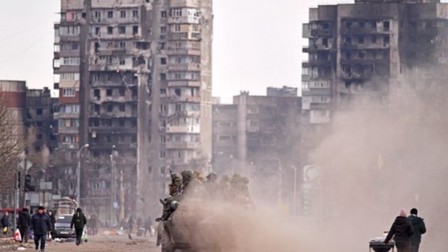 Kijevas: Rusijos pajėgos neįleido autobusų civiliams iš Mariupolio evakuoti