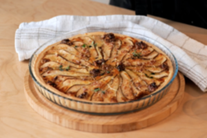 Pasakiškai gardus pyragas su sūriu ir kriaušėmis: žinomas šefas pasidalijo receptu