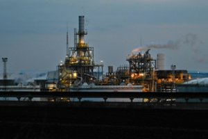 OPEC+ susitarė gegužę padidinti naftos gavybą 432 tūkst. barelių per parą