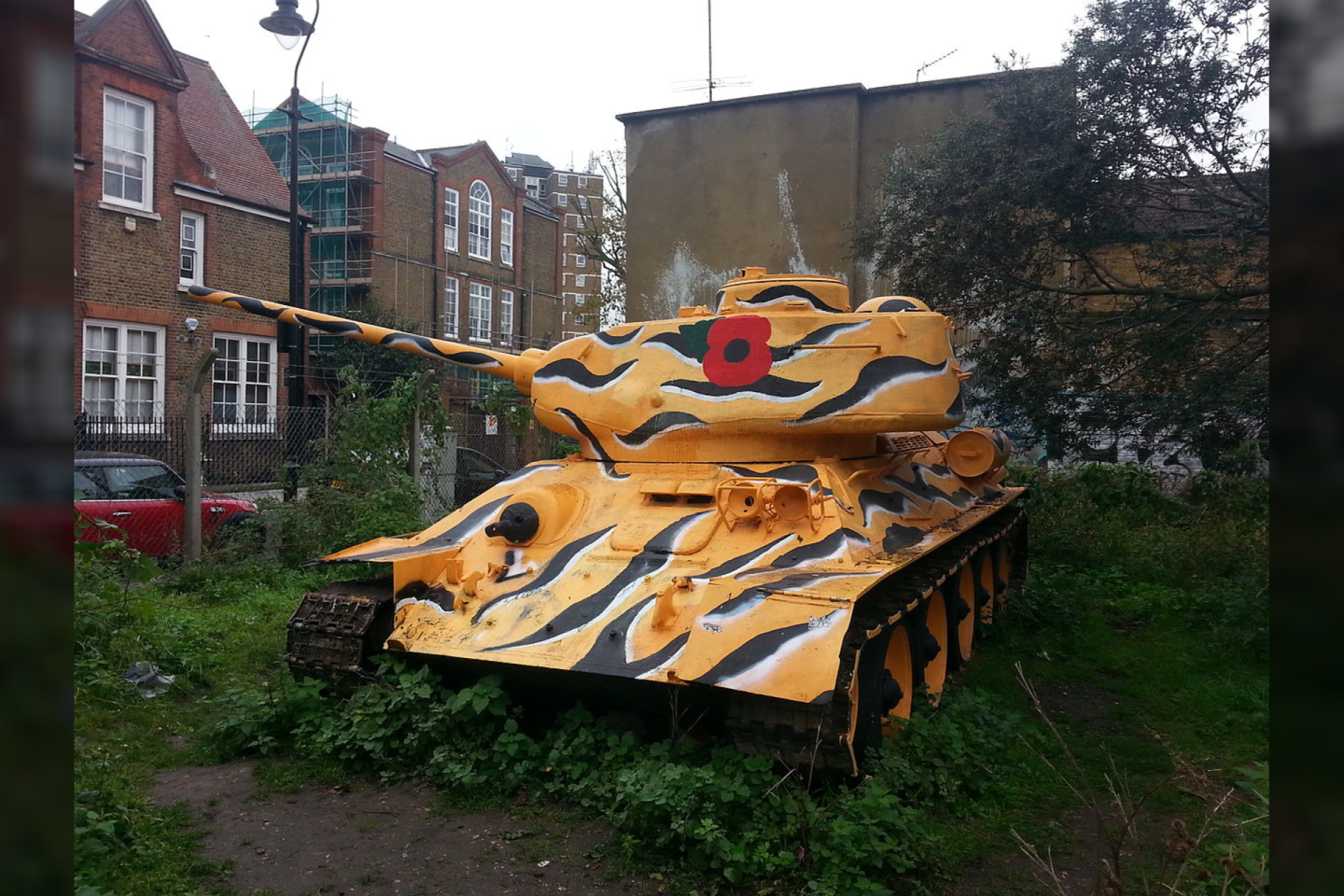  Šis T-34 tankas stovi dabar vadinamuosiuose Stompie soduose.<br> Thomas D. Stewart nuotr.