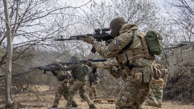 Nors rusų kariai skelbia kontroliuojantys visą Chersono sritį, Ukraina praneša atkovojusi 11 gyvenviečių