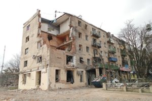 Charkove likusios moterys nuo karo pasprukusius vyrus vadina bailiais