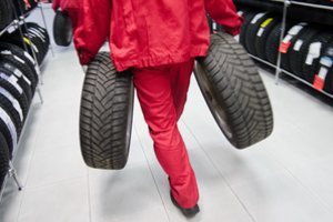 Autoservisus užplūdo klientai: štai kiek dabar kainuoja pasikeisti padangas