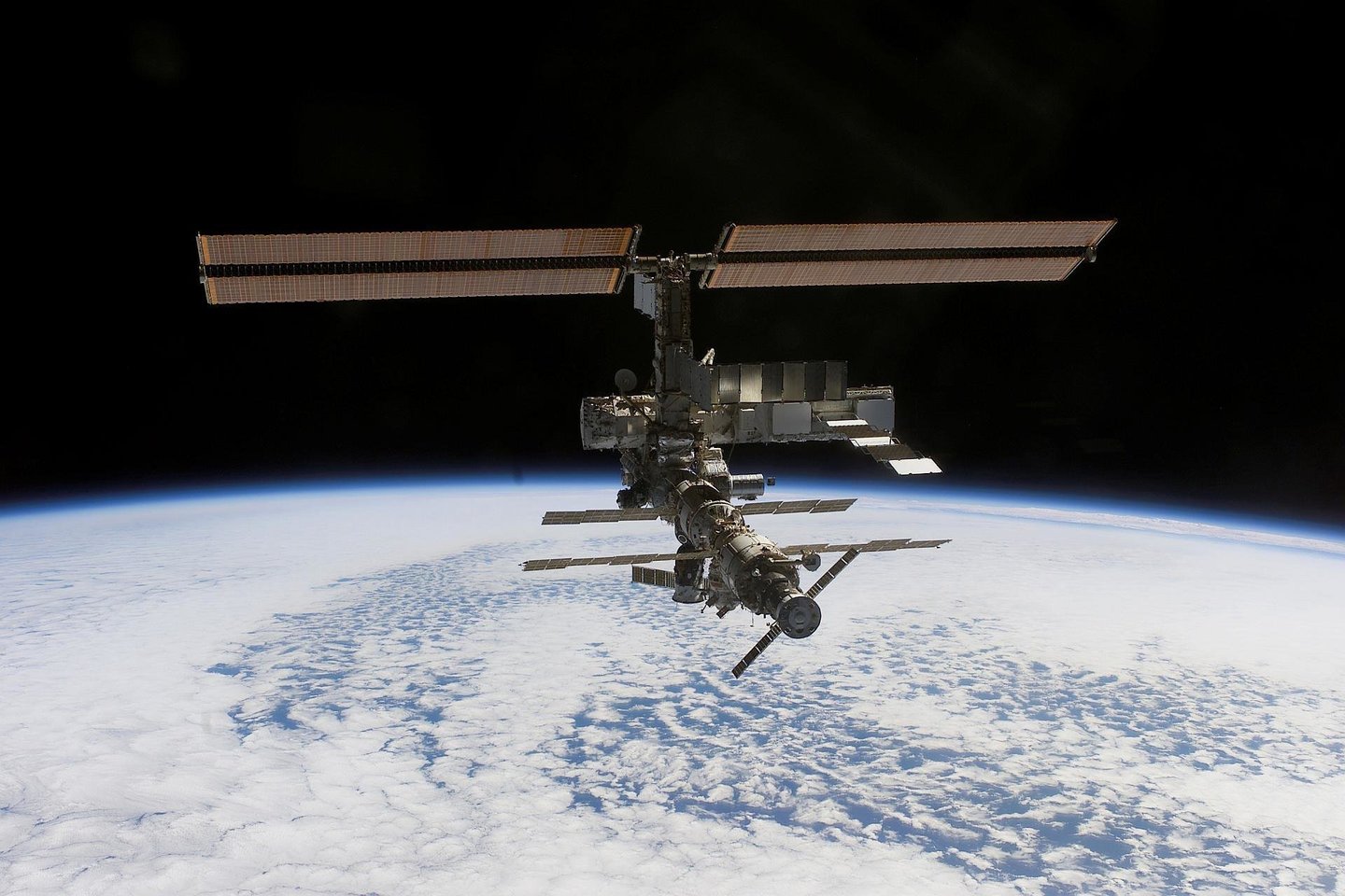 Maskva pagrasino nutraukti bendradarbiavimą Tarptautinėje kosminėje stotyje (TKS).<br>NASA nuotr.