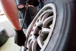 Pranešė, ką aplinkosaugininkai balandį tikrins autoservisuose ir dirbtuvėse – gali užsukti ir pas jus