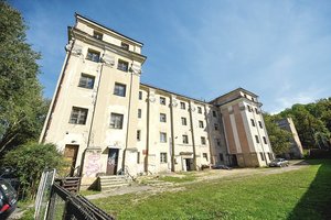 Aukcione atsidūrė neeilinėje vietoje stūgsantys Sluškų rūmai – pirkėjui teks pakloti apvalią sumą