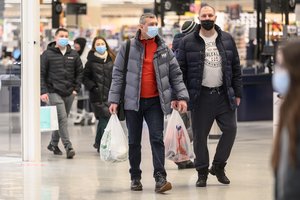 Išgyvenimo krepšys: štai kokius daiktus ir maisto produktus iš tiesų reikėtų turėti namuose