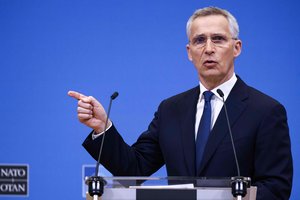 NATO vadovas nesąs „pernelyg optimistiškas“ dėl Rusijos karinės deeskalacijos Ukrainoje