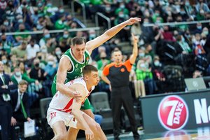 Kauno dovana su Eurolyga atsisveikinančiam kapitonui P. Jankūnui: po nokdauno ir pratęsimo „Žalgiris“ parklupdė „Crvena zvezda“