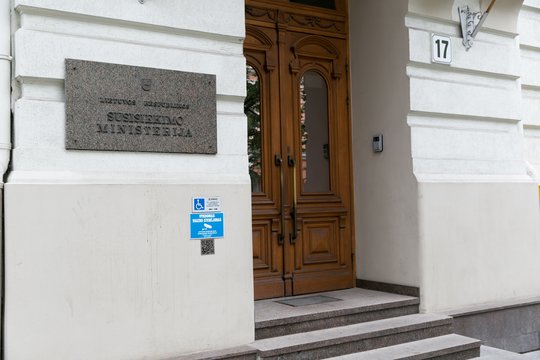 Klaipėdoje į darbovietę atėjo girtas Susisiekimo ministerijos darbuotojas