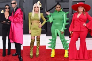 Į „Grammy“ atvykusios garsenybės nepasikuklino: iš spintų traukė ryškiausius apdarus