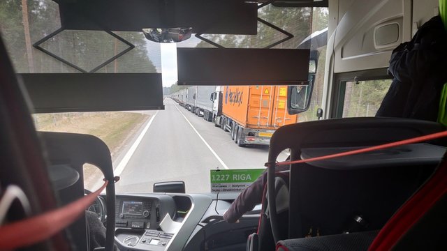 Užfiksavo milžiniškas spūstis Lenkijos-Baltarusijos pasienyje: sunkvežimių eilės nusidriekė kilometrus
