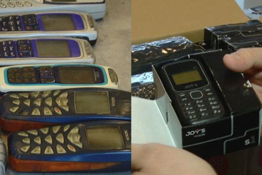 Lietuviai ukrainiečiams siunčia senus mygtukinius telefonus: mūšio lauke jie gelbsti gyvybes