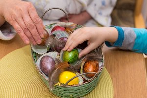 Natūraliomis priemonėmis dažyti margučiai: nieko sudėtingo, o rezultatas – puikus