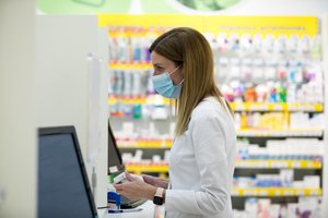Po pirmosios dienos be kaukių – vaistininkų prašymas