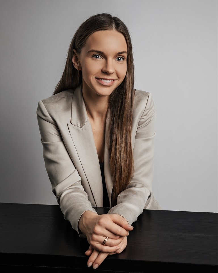 Dar 2013 m. pagaminusi pirmuosius papuošalus Adelė Dagytė juvelyrika užsiima iki šiol.<br>Asmeninio albumo nuotr.