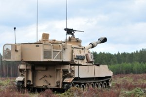 Lietuvos kariuomenė sustiprino artileriją: gavo visas 18 savaeigių haubicų