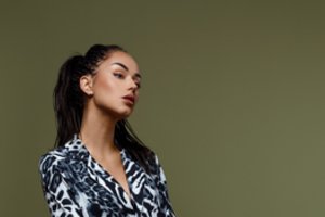 Atlikėja Iglė Bernotaitytė pristato naują dainą