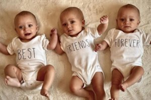 Moteris susilaukė trynukų, kurie vienu atžvilgiu tokie reti, kad gimsta kartą iš 200 milijonų atvejų