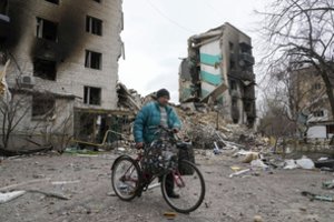 Karas Ukrainoje: Rusija bombarduoja Severodonecką, trijų Ukrainos sričių gyventojai įspėjami nedelsiant evakuotis