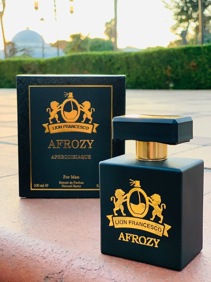 „Parfum Arabia“ specialistai pažėrė patarimų, į ką svarbiausia atkreipti dėmesį renkantis ir negalint pauostyti norimų aromatų.