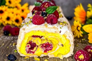 Burnoje tirpstantis morenginis vyniotinis su uogomis pagal Marijos receptą – išbandykite ir jūs