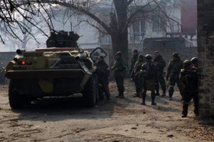 Karas Ukrainoje: ginkluoti civiliai Mariupolyje kaunasi su okupantais, perspėja apie „paskutinę galimybę“ išvykti