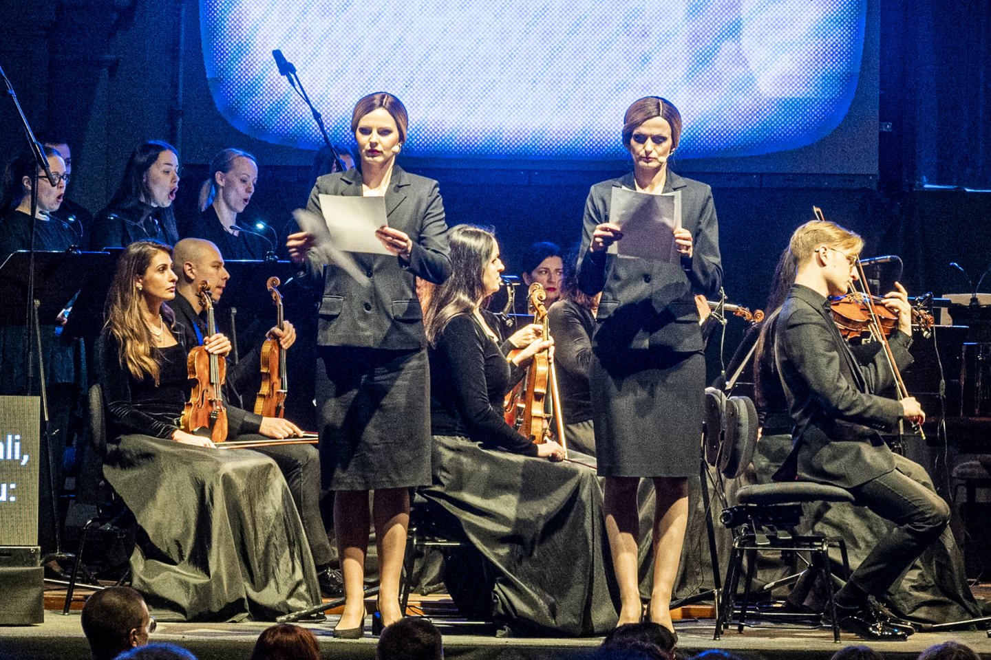   Lietuvos nacionalinės filharmonijos didžiojo salėje įvyko ispanų  kompozitoriaus Ricardo Llorcos opera-monodrama „Tuščios valandos“ („The  Empty Hours“).<br>D.Matvejevo nuotr.