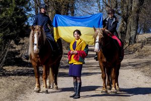 Ukrainietei žirgo širdies plakimo nenustelbė net bombų griausmas: laukia, kol bus išgelbėti