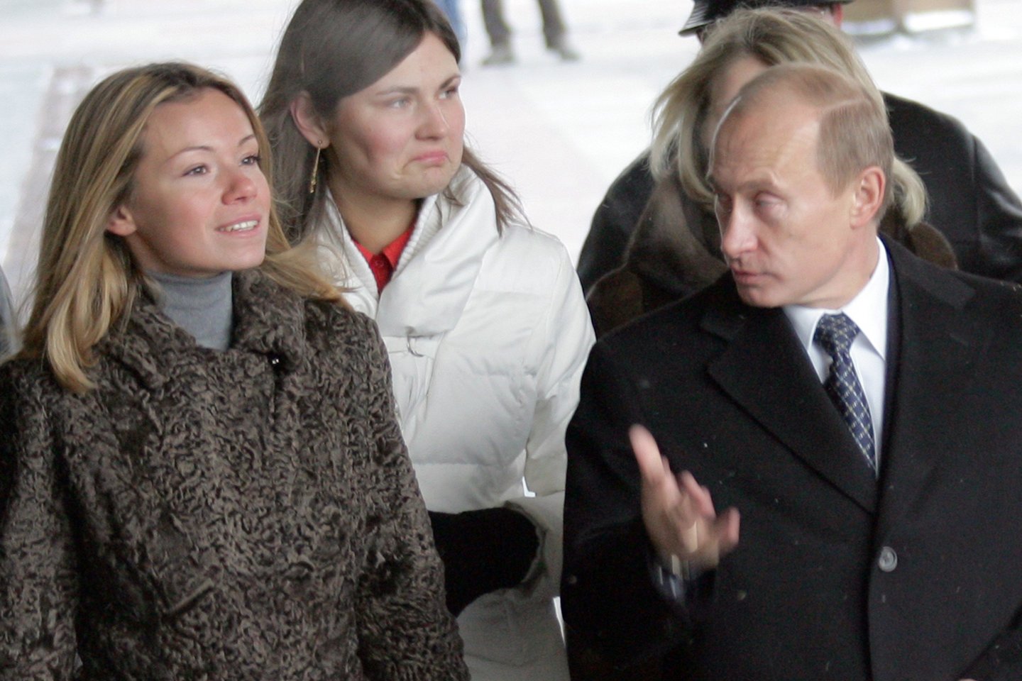V.Putino dukra Marija (priekyje kairėje).<br>AFP/Scanpix nuotr.