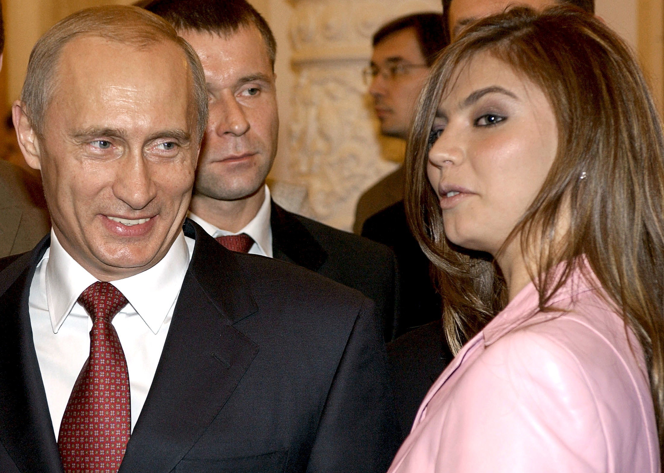 Po garsių Rusijos prezidento Vladimiro Putino skyrybų su žmona Liudmila Putina, pasipylė gandai apie tariamą jo romaną su buvusia gimnaste Alina Kabajeva.Reuters/Scanpix nuotr.