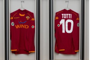 LFF organizuoja paramos aukcioną Ukrainai paremti – pardavinėjami marškinėliai iš T. Danilevičiaus kolekcijos