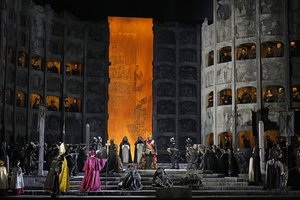 G. Verdi šedevro karališkos aistros suliepsnos kino ekranuose