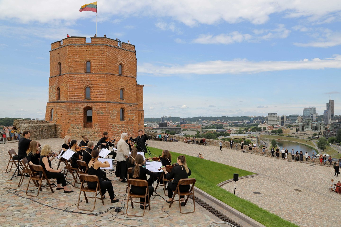 Šv.Kristoforo kamerinis orkestras parengė programą monsinjorui K.Vasiliauskui atminti.<br> A.Baltėno nuotr.