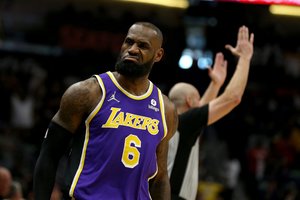 Karalius LeBronas Jamesas šiame NBA sezone nebežais