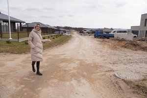 Užmiestyje namus pasistatę kauniečiai vargsta dėl elektros, dujų ir dulkėtų kelių, o priežastys – išties išskirtinės