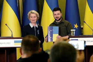 U. von der Leyen: Rusijos laukia „irimas“, o Ukraina turi „europinę ateitį“