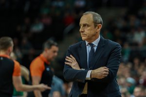 Italų krepšinio profesorius E. Messina toliau dirbs Milano klube