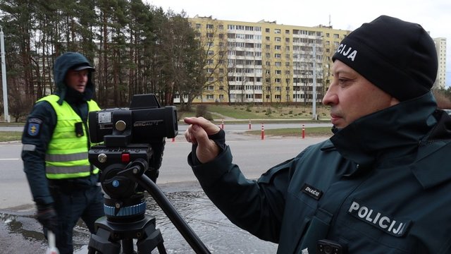 Vilniaus kelių policija vėl surengė didelį reidą – tikrino greitį ir vairuotojų blaivumą: pasitaikė ir bandančių gudrauti
