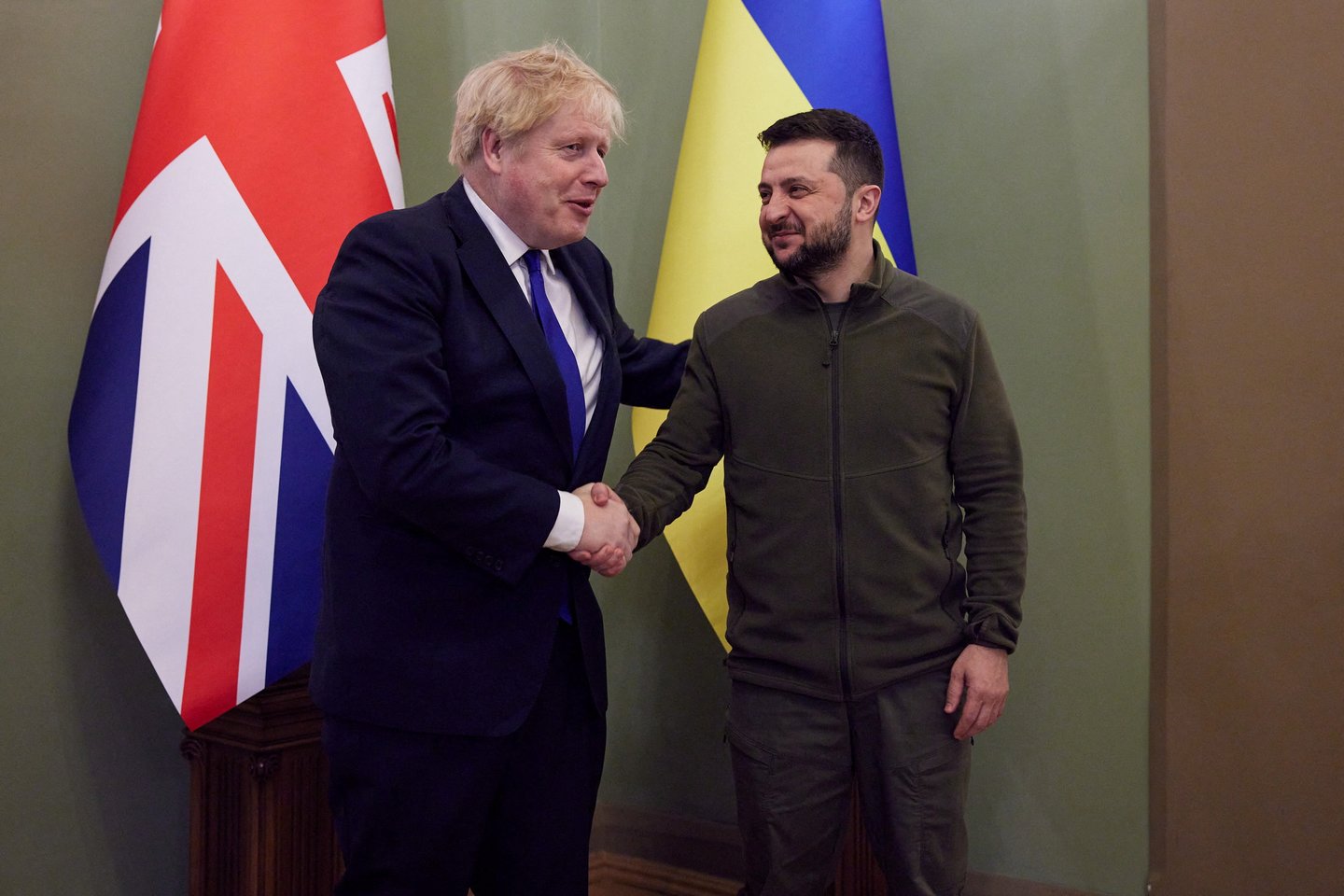 Kijeve susitiko B. Johnsonas ir V. Zelenskis<br> Reuters/Scanpix nuotr.