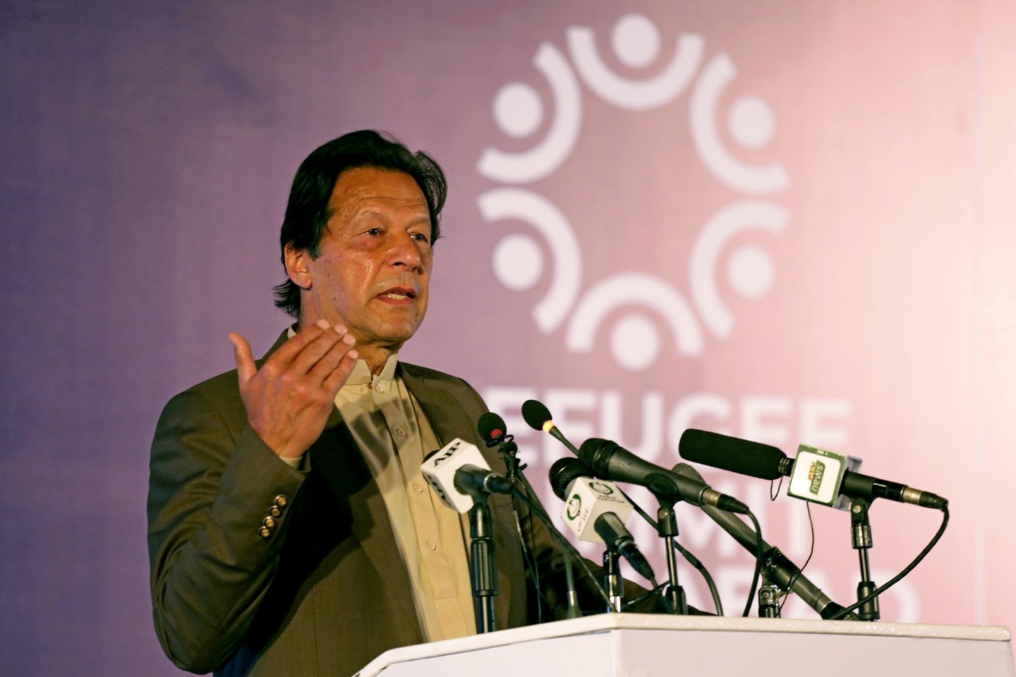  I.Khanas išbandė visas priemones, kad pasiliktų valdžioje, tačiau nepavyko.<br> Reuters/Scanpix nuotr.
